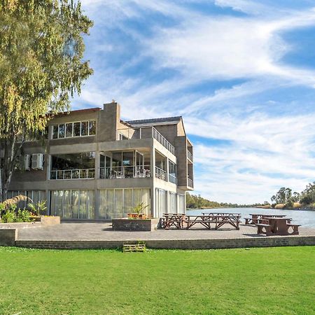 Broadwater River Estate Douglas Esterno foto