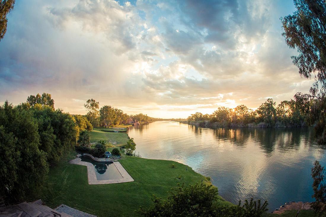Broadwater River Estate Douglas Esterno foto